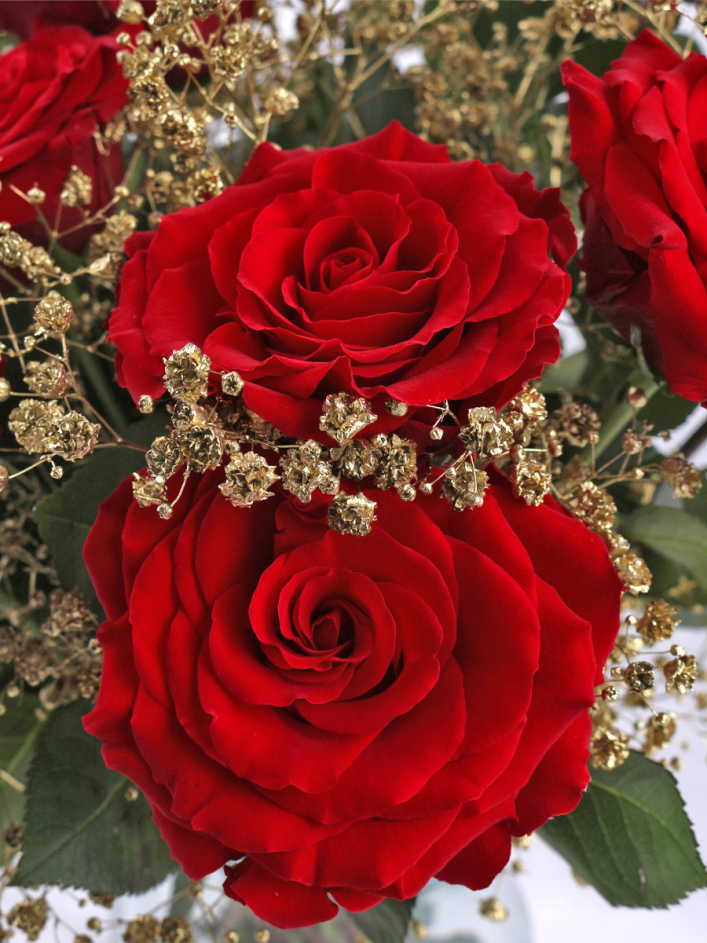 Red bouquet with gold coloured gypsophila